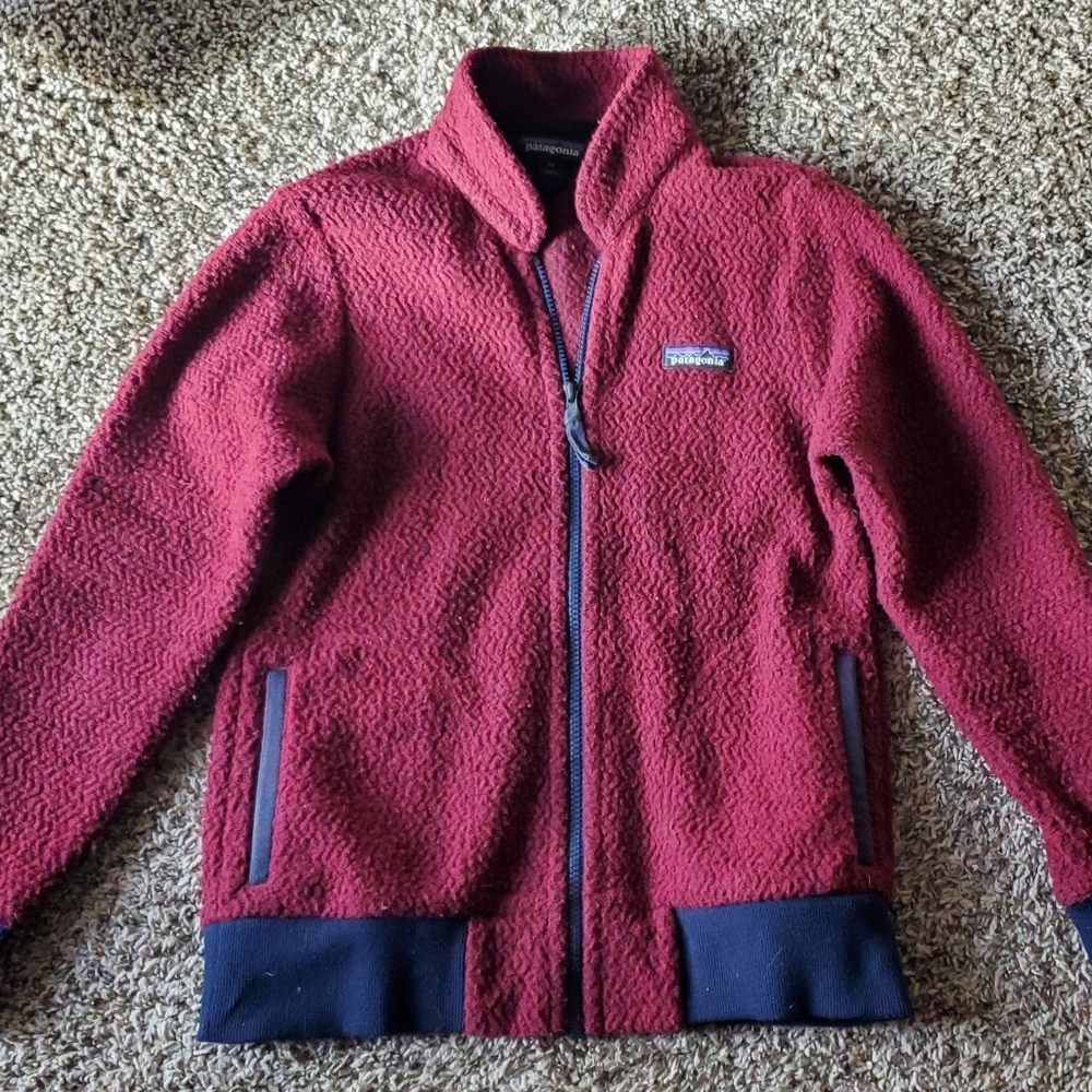 Patagonia Maroon Fleece Jacket with Blue Accents